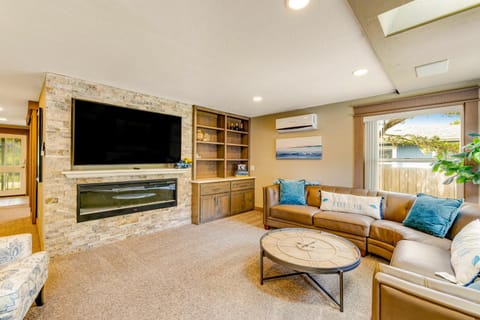 Chateau De Bay House in Waldport