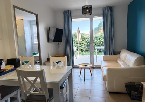Day, View (from property/room), Dining area