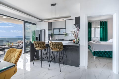 Lux Penthouse Panoramic View with jacuzzi Apartment in Makarska