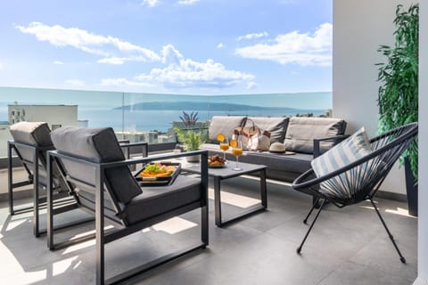 Lux Penthouse Panoramic View with jacuzzi Apartment in Makarska