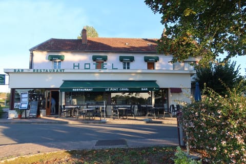 Auberge du pont canal Hotel in Centre-Val de Loire