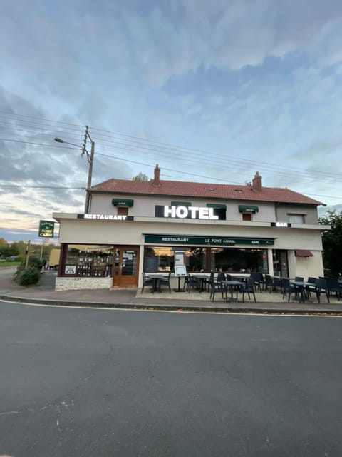 Auberge du pont canal Hotel in Centre-Val de Loire