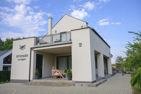 Property building, Day