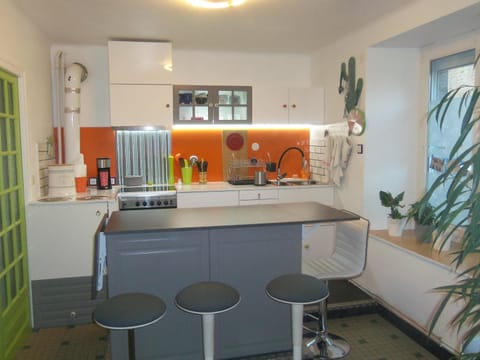 Kitchen or kitchenette, Kitchen or kitchenette