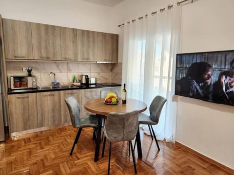 TV and multimedia, Coffee/tea facilities, Kitchen or kitchenette, Dining area