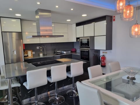 Kitchen or kitchenette, pet friendly, stove, toaster