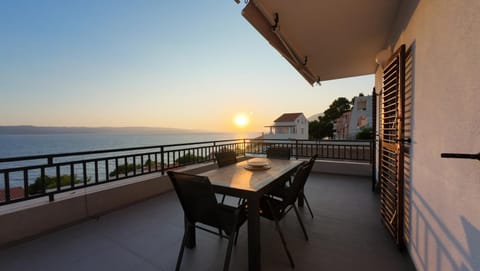 Balcony/Terrace, Dining area, Sunset