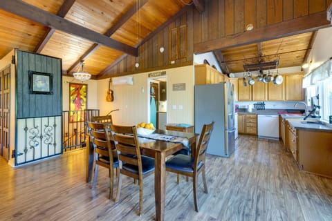 Hot Tub, Deck and Views Waldport Getaway! House in Waldport