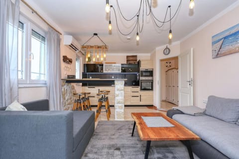 Kitchen or kitchenette, Living room, Seating area, Dining area, minibar, pet friendly, stove