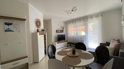 Communal lounge/ TV room, TV and multimedia, Living room, Seating area