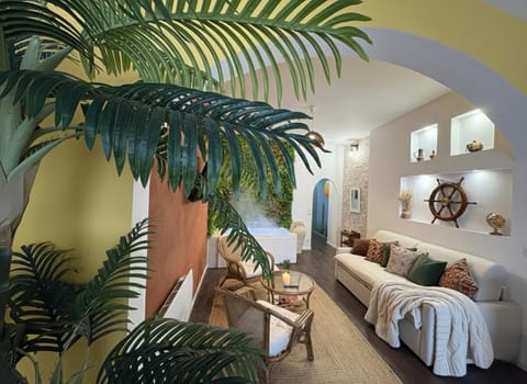 La suite Carthagène des Indes - centre ville , spa & terrasse privée Apartment in Béthune