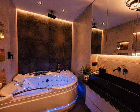 Hot Tub, Bath