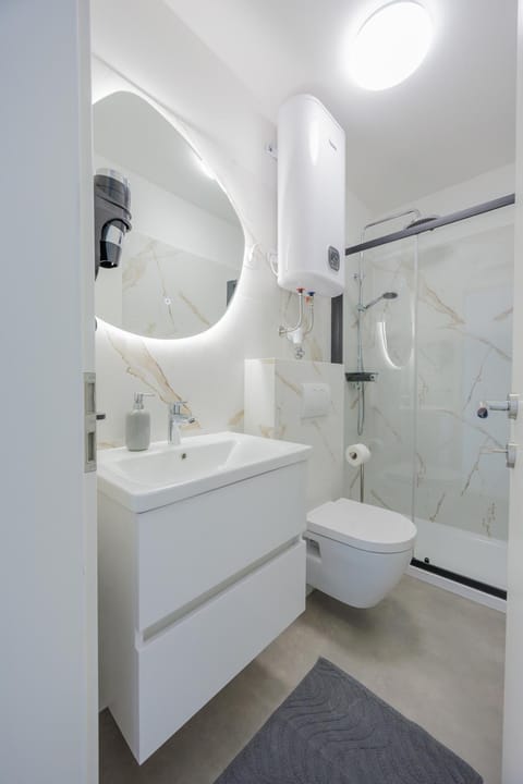 Shower, Toilet, Bathroom