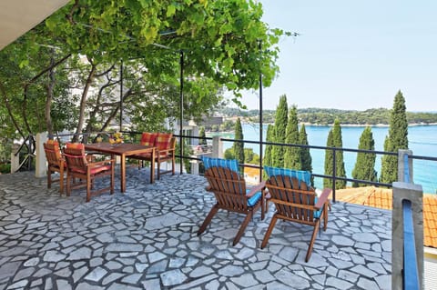 View (from property/room), Balcony/Terrace, Seating area, Sea view, sunbed