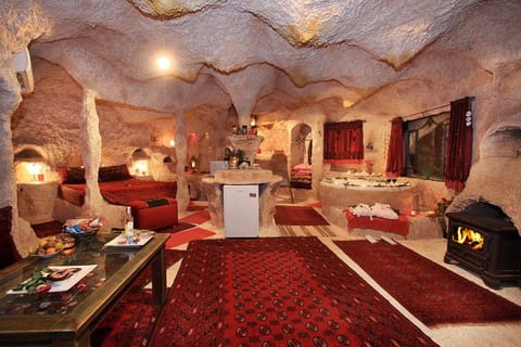 Bed, Living room, Photo of the whole room, Bedroom