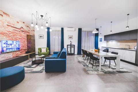 TV and multimedia, Kitchen or kitchenette, Living room, Seating area
