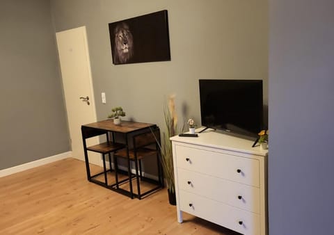 TV and multimedia, Seating area, storage