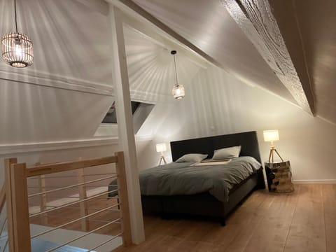 Bed, Photo of the whole room