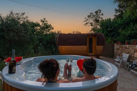 Garden, Hot Tub, Sauna, Spa and wellness centre/facilities, Garden view