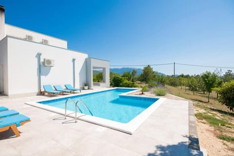 Private Luxury Holiday Home With Pool -Lola - Villa in Split-Dalmatia County