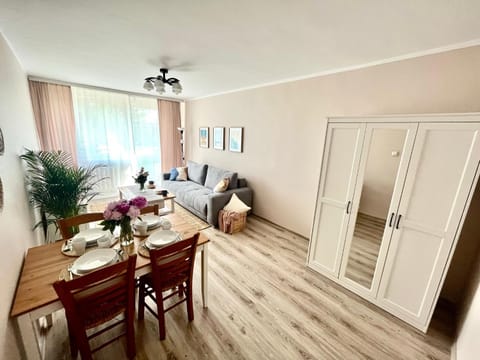 Nearby landmark, Natural landscape, Seating area, Dining area, Supermarket/grocery shop, Sports, Parking, dishwasher, wardrobe