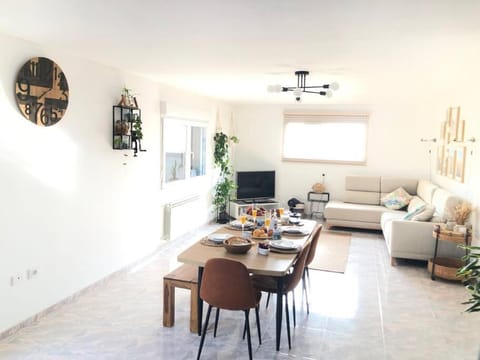 TV and multimedia, Dining area