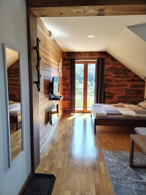 Bed, TV and multimedia, Photo of the whole room, Bedroom