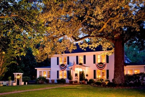 Facade/entrance, Night