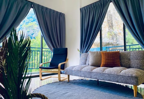View (from property/room), Balcony/Terrace, Living room, Seating area
