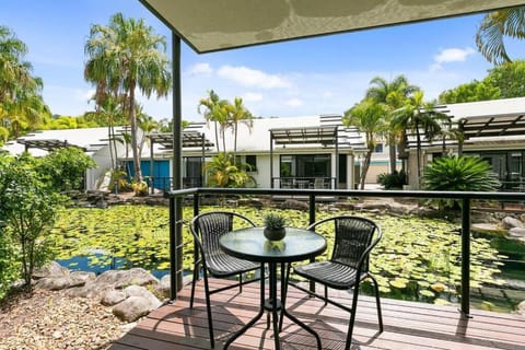 Property building, Patio, Balcony/Terrace