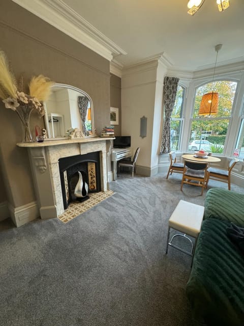 2 Bed ground floor apartment, sleeps 4 with free parking Apartment in Harrogate