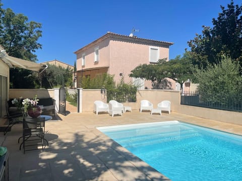 Villa avec piscine privée à Avignon Villa in Villeneuve-lès-Avignon