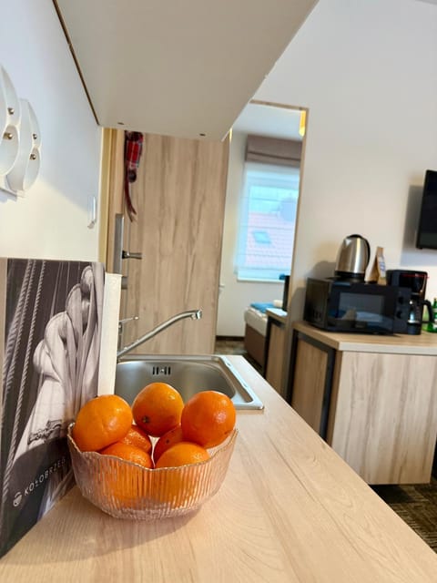 Bed, Coffee/tea facilities, Kitchen or kitchenette, Photo of the whole room, Bedroom