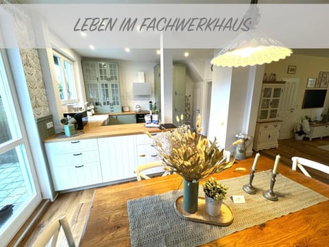 Living room, Dining area, Food, kitchen