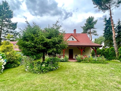 Property building, Spring, Day, Natural landscape, Garden, Garden view