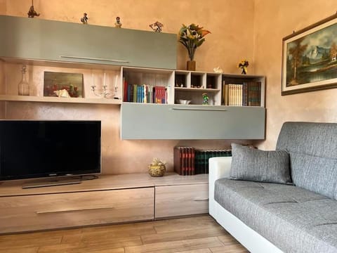Communal lounge/ TV room, Living room