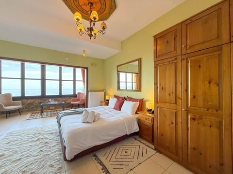 Bed, Living room, Photo of the whole room, Seating area, Bedroom, Sea view, wardrobe