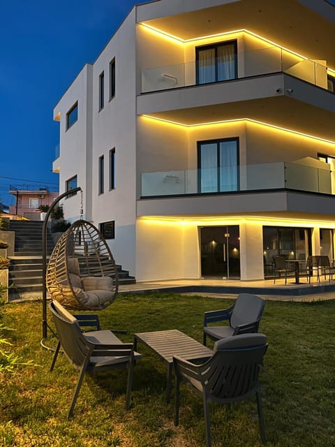 Garden, Lounge or bar