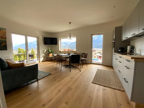 TV and multimedia, Kitchen or kitchenette, Seating area, Dining area, minibar