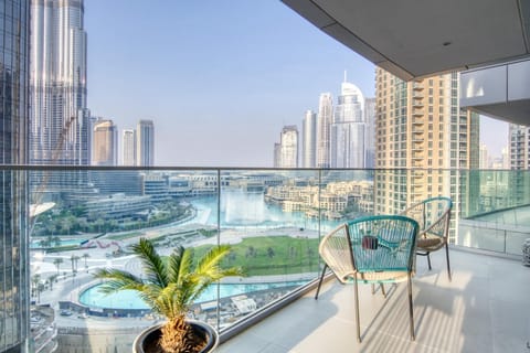 View (from property/room), Balcony/Terrace, City view, Pool view