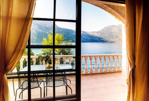 Natural landscape, View (from property/room), Balcony/Terrace, Living room, Seating area