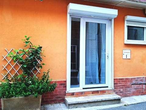 Property building, Facade/entrance, Day