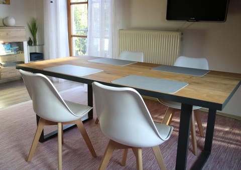 Dining area, kitchen