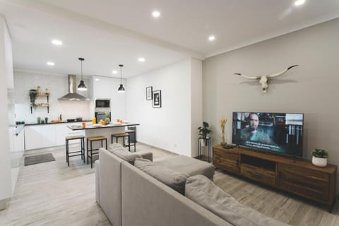 TV and multimedia, Kitchen or kitchenette, Living room, Seating area, Dining area, minibar, pet friendly, stove
