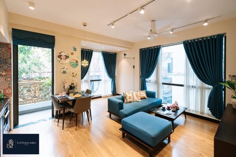 Bed, TV and multimedia, Living room, Photo of the whole room, Seating area