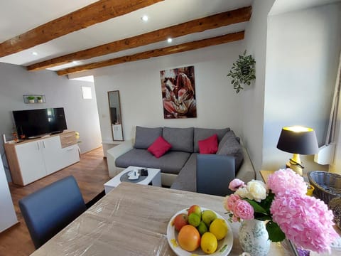 Mexicana Apartment Pink Apartment in Zadar