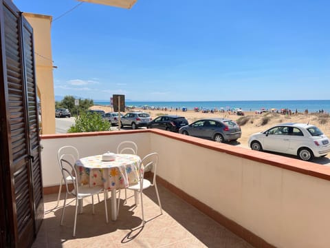 Property building, View (from property/room), Balcony/Terrace, Beach, Sea view, Parking
