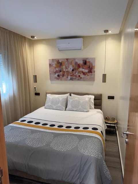 Bed, Bedroom, air conditioner