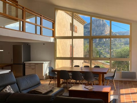 Living room, Dining area, Mountain view