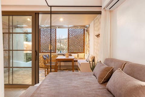 Seating area, Dining area